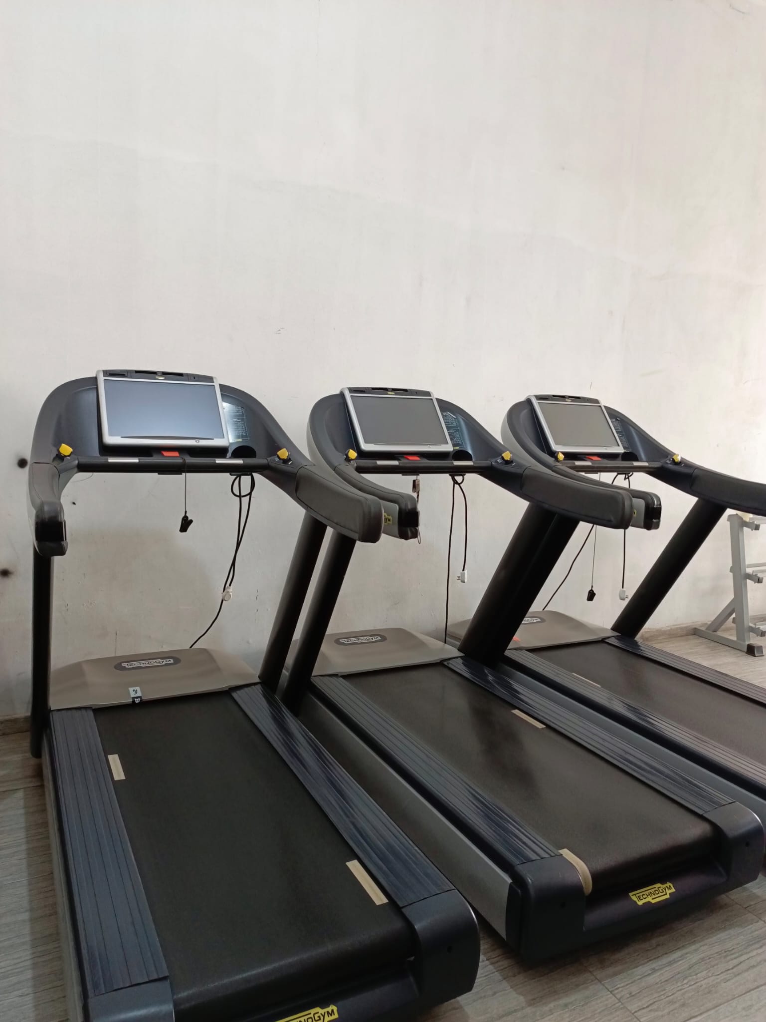 أجهزة المشي الاحترافية الفاخرة من Technogym, قوة وأداء الصالات الرياضة العالمية لداخل بيتك!